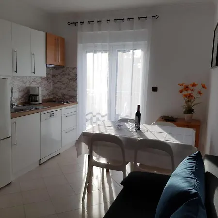 Appartement Mit Balkon *