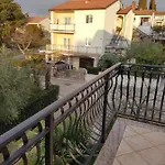 Mit Balkon