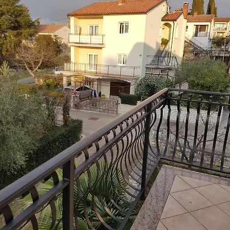 Mit Balkon