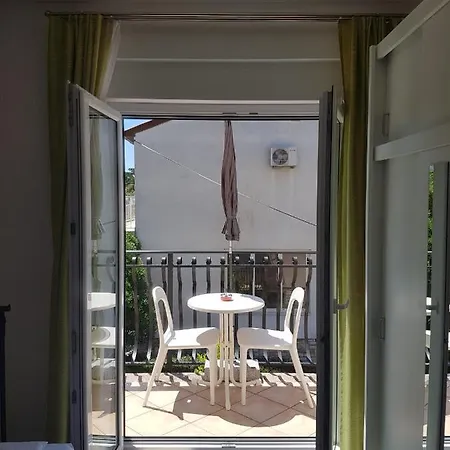 Mit Balkon Lägenhet *
