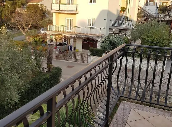 Mit Balkon