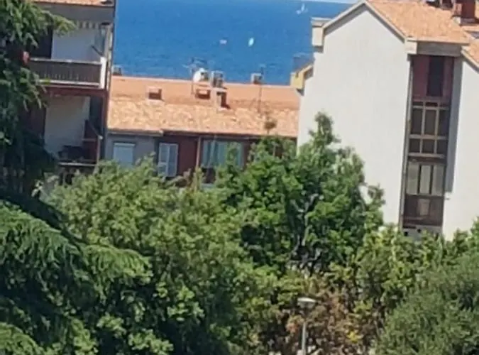Mit Balkon